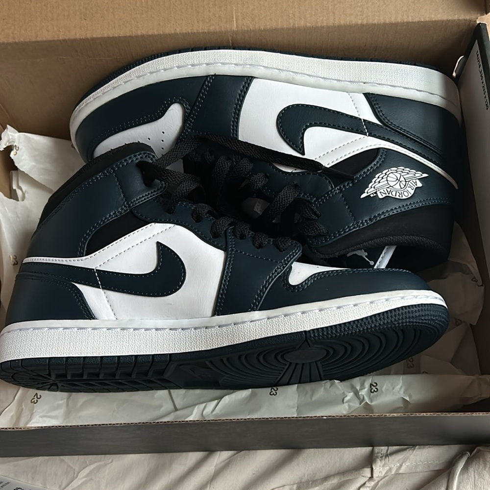 Air Jordan 1 mid